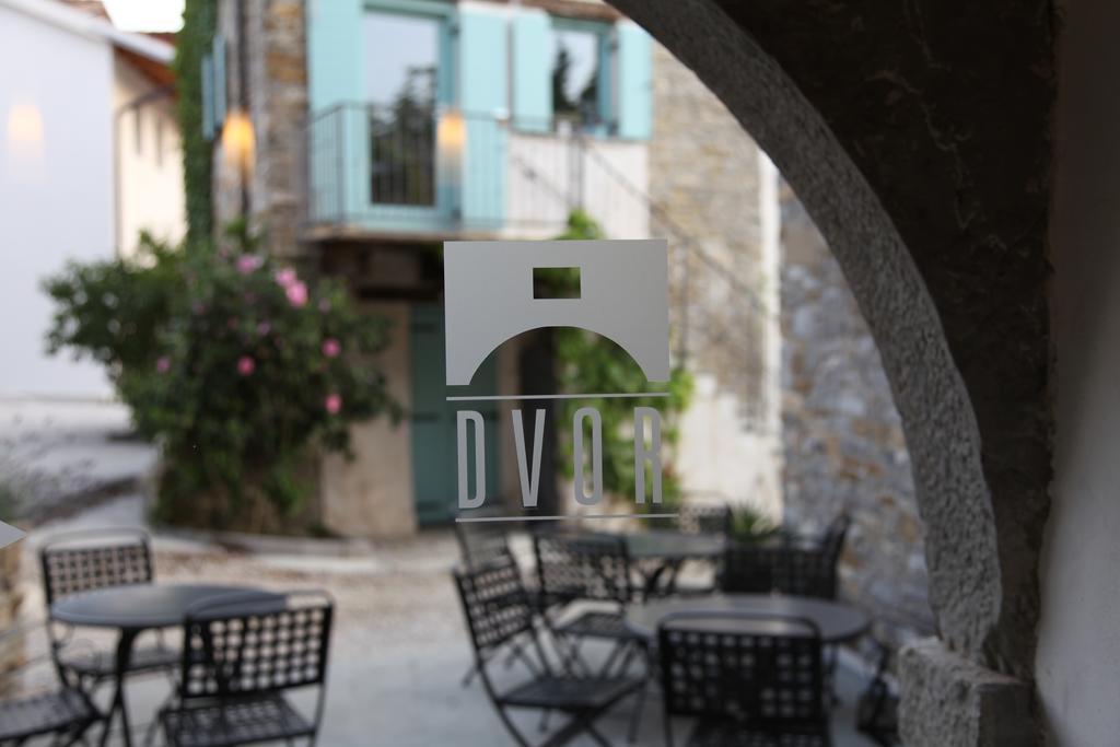Boutique Hotel Dvor Dobrovo Exteriör bild