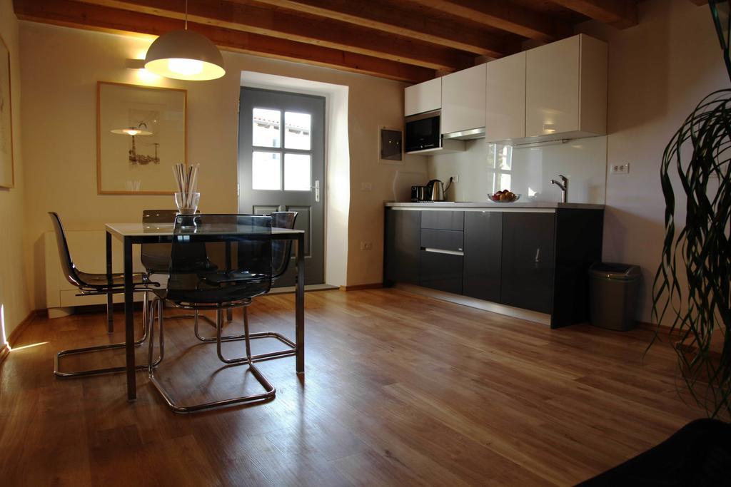 Boutique Hotel Dvor Dobrovo Rum bild