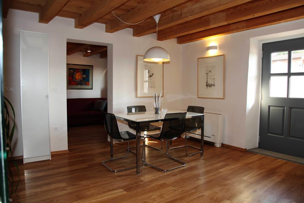 Boutique Hotel Dvor Dobrovo Rum bild