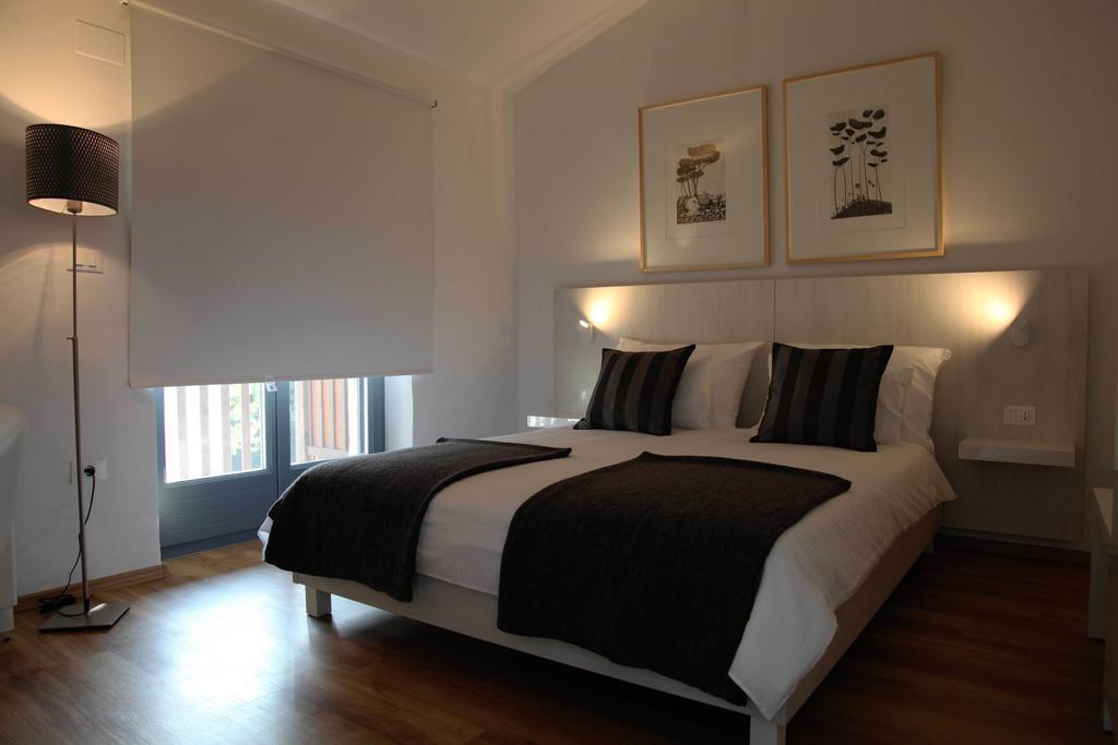 Boutique Hotel Dvor Dobrovo Rum bild