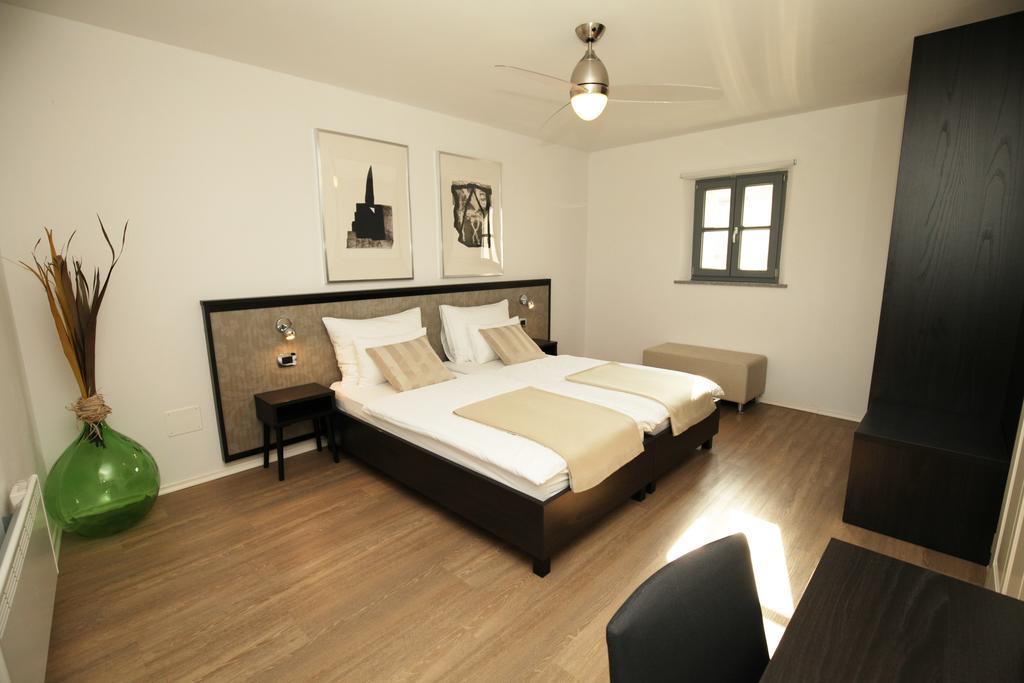Boutique Hotel Dvor Dobrovo Exteriör bild