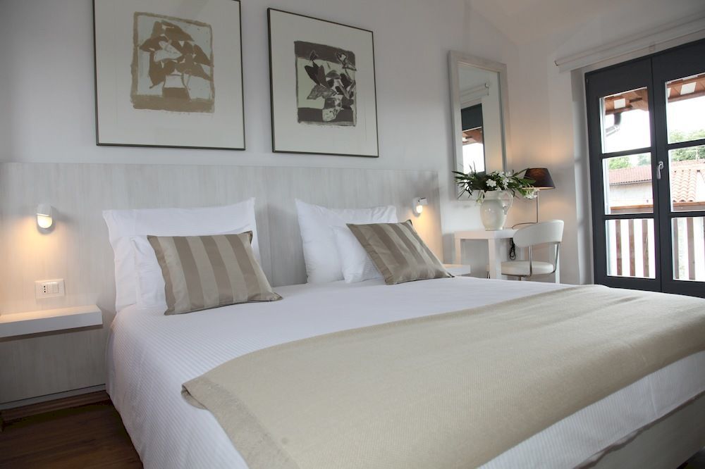 Boutique Hotel Dvor Dobrovo Exteriör bild