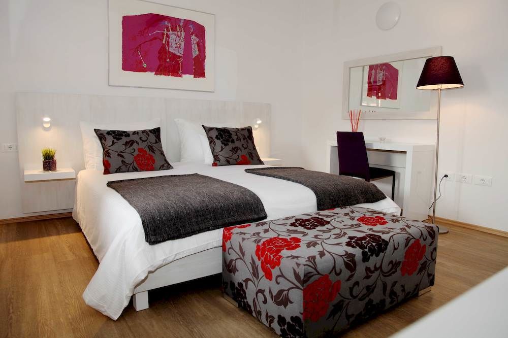 Boutique Hotel Dvor Dobrovo Exteriör bild